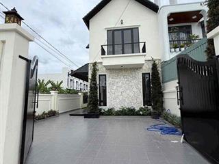 Bán villa phong cách Đông Âu bao đẹp. Dt 9.5 x 29