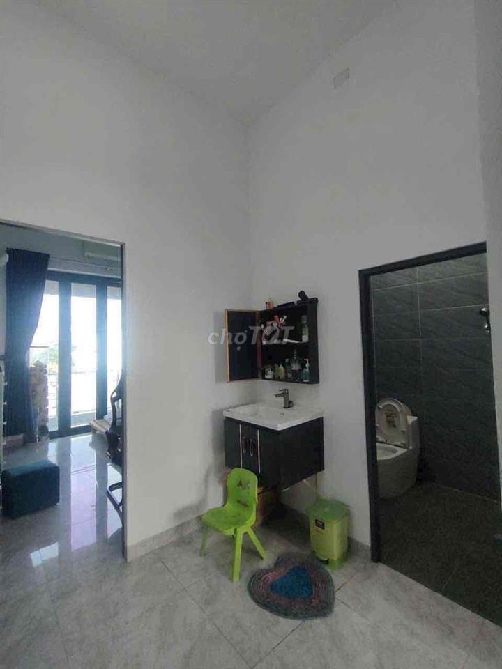 Nhà Đức Hoà 1 trệt 1 lầu giá 1ty750