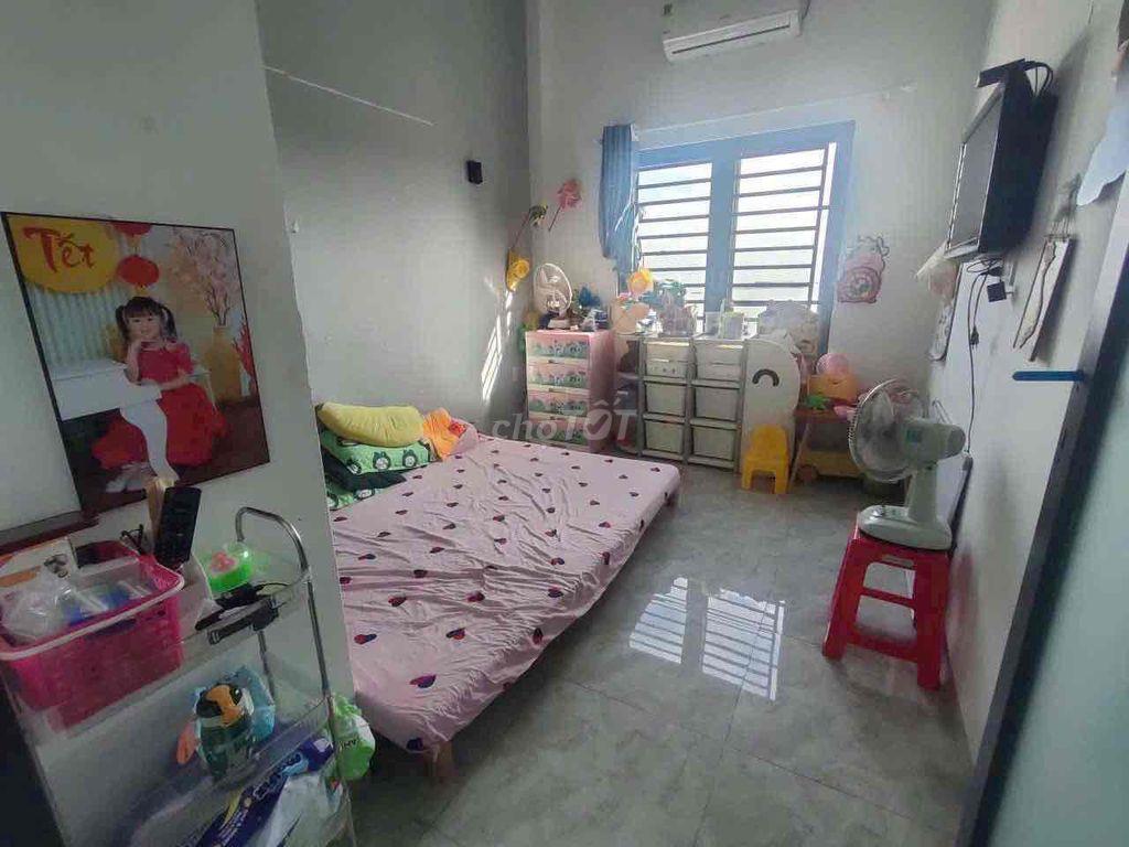 Nhà Đức Hoà 1 trệt 1 lầu giá 1ty750