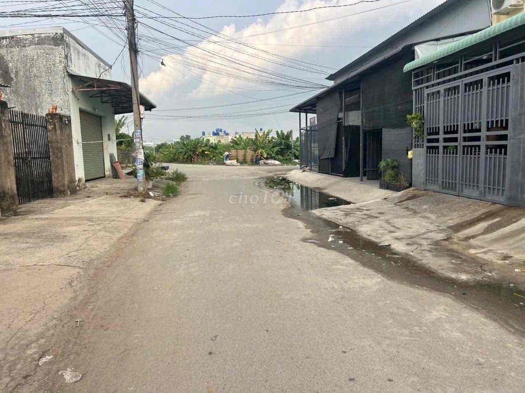 Bán Nhà kho kcn Tân Đức 10x25m giá 3ty680 đường nhựa 12m