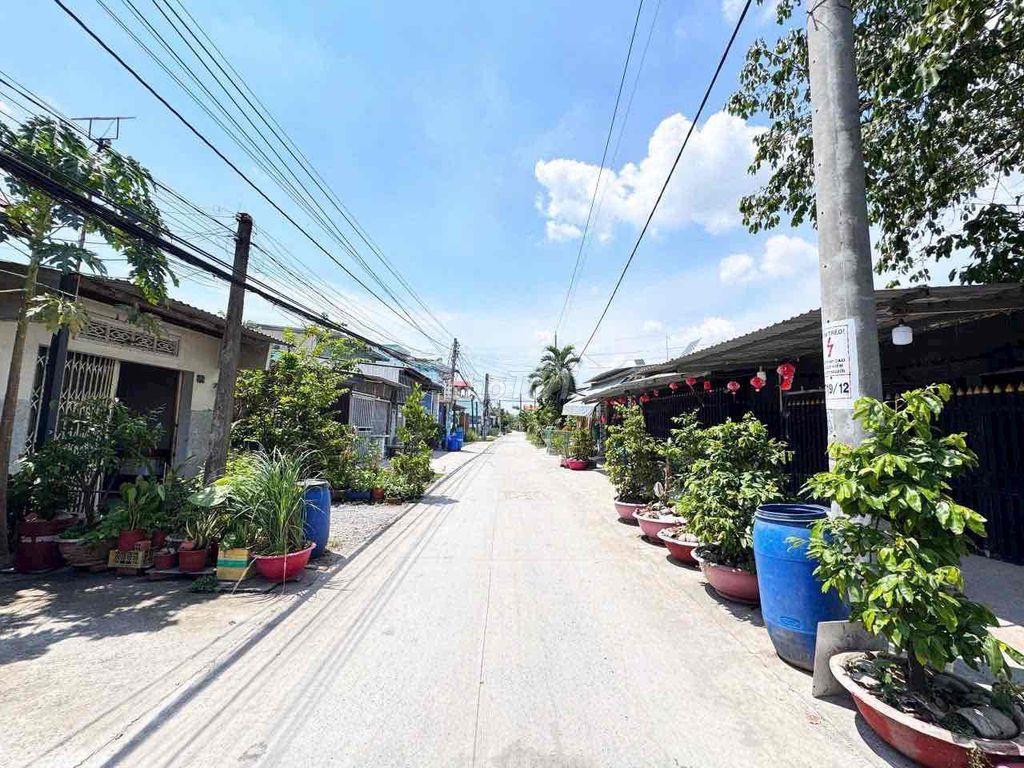 Đất Đức Hoà Hạ sát kcn Tân Đức 11x33m