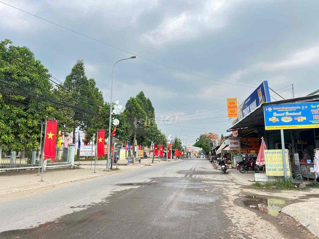 Đất Sau lưng uỷ ban Đức Hoà Đông 6x23m giá 950tr