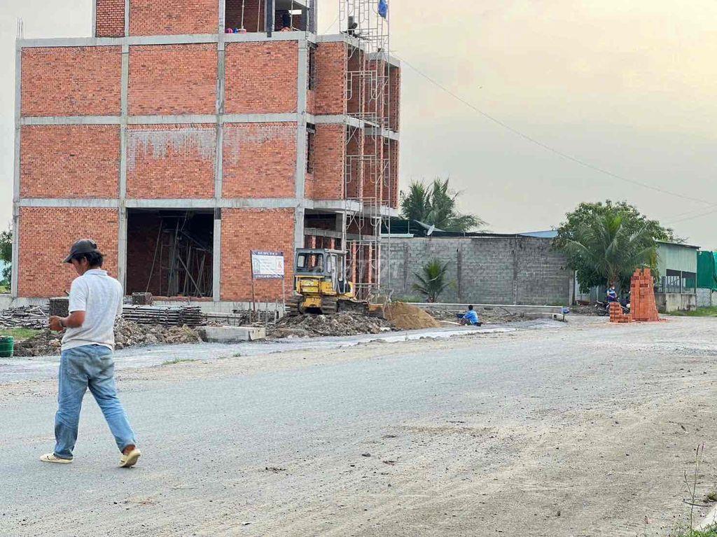 Đất kdc Chợ Đức Hoà 5x17m giá 980tr đường nhựa 6m