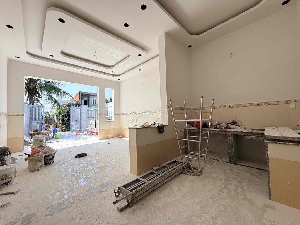 Nhà Thị Trấn Đức Hoà 5x30m giá 1ty5