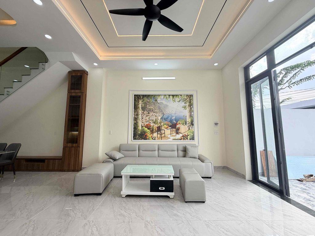 Nhà Đức Hoà Đông 5x28m có hồ bơi giá 2ty550 có hoàn công