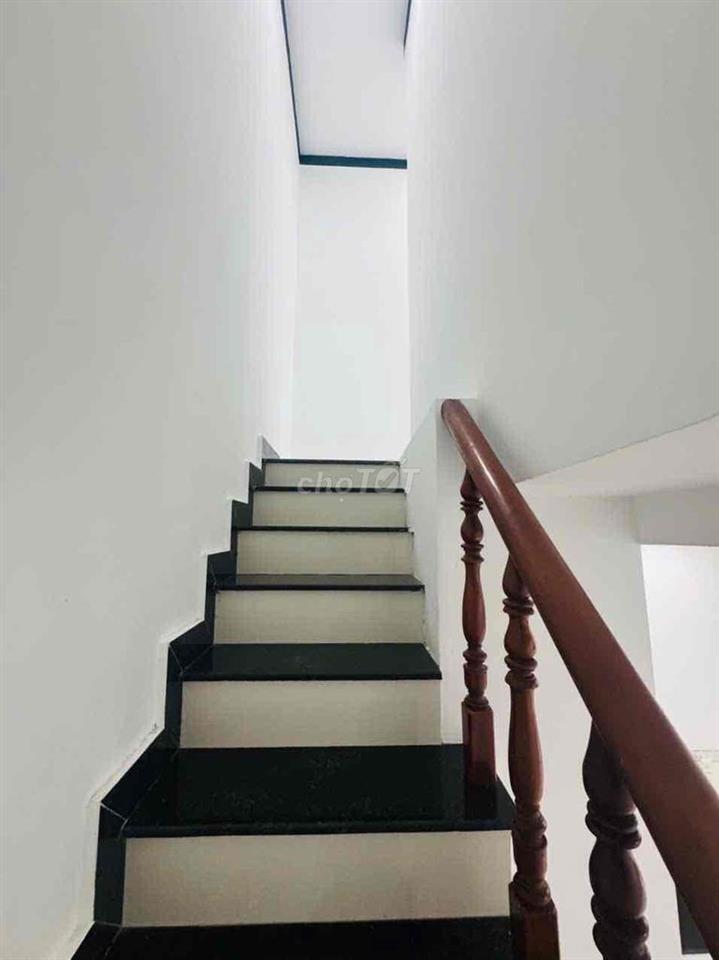 nhà cách giáo xứ 200 m
