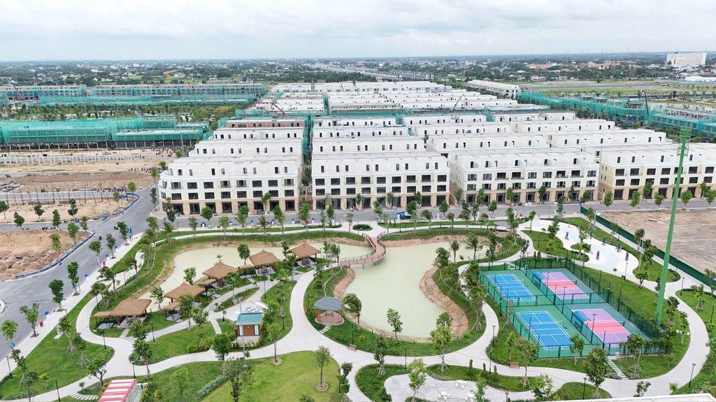 Vốn chỉ 1,8 tỷ sở hữu căn liền kề cạnh trục chính Vinhomes Green City