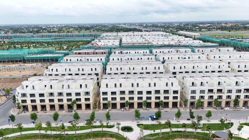 Vốn chỉ 1,8 tỷ sở hữu căn liền kề cạnh trục chính Vinhomes Green City