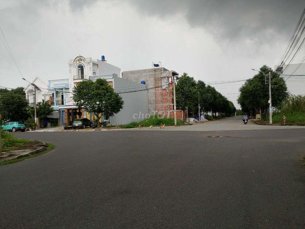 Nhà. lâu, KDC Đặng Huỳnh, TT. Cần Giuộc, giáp TP.HCM.