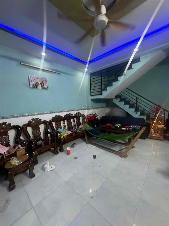 Cần Bán Gấp Nhà 1 Trệt, 1 Lầu, CC SHR đang sử dụng, Hẻm xe hơi