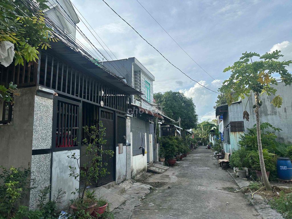 Cần Bán Gấp Nhà 1 Trệt, 1 Lầu, CC SHR đang sử dụng, Hẻm xe hơi