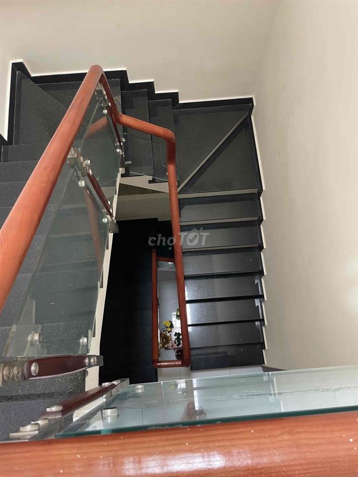 Cần bán nhà 4x12 1 trệt 2 lầu sổ hồng