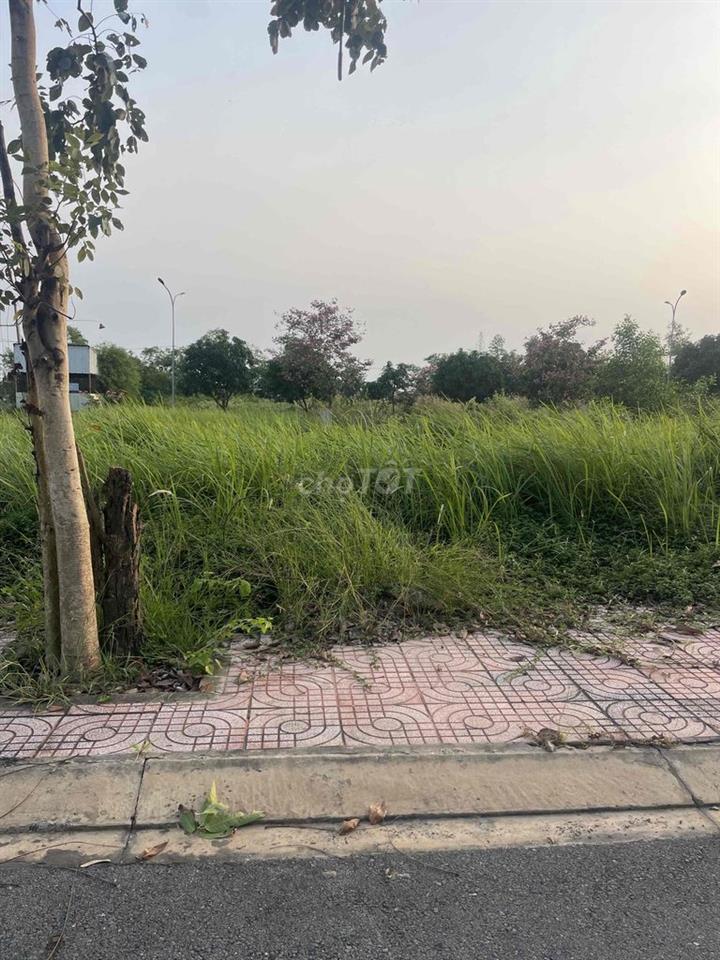 Bán lô đất nền Làng Sen Giá Re