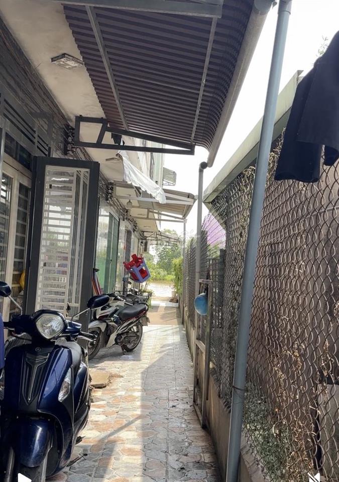 Nhà mới dọn vào là ở
