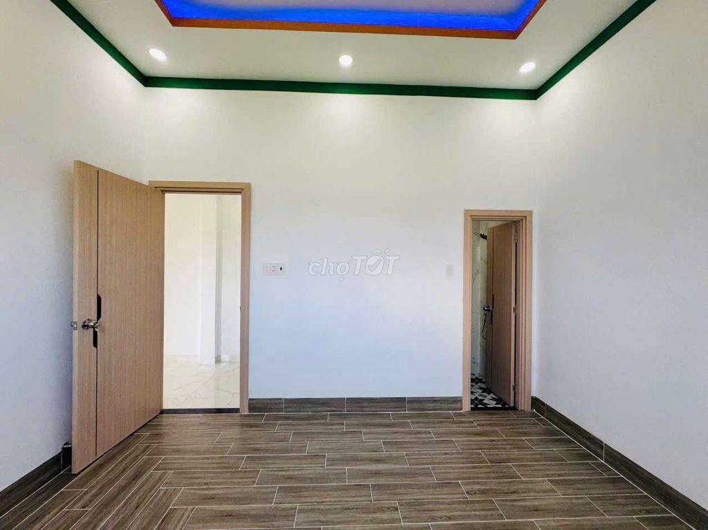 Nhà mới xây dọn vô ở ngay gần chợ Mỹ Hạnh Nam-SHR
