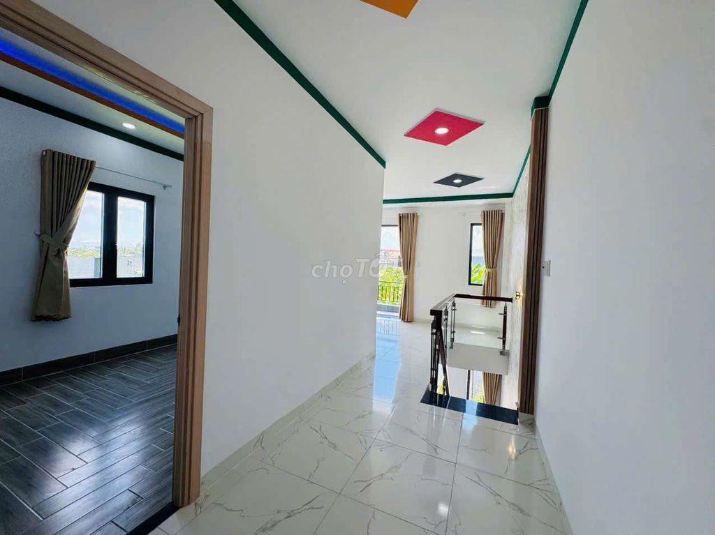 Nhà mới xây dọn vô ở ngay gần chợ Mỹ Hạnh Nam-SHR