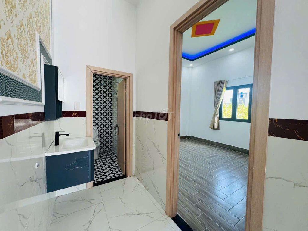 Nhà mới xây dọn vô ở ngay gần chợ Mỹ Hạnh Nam-SHR
