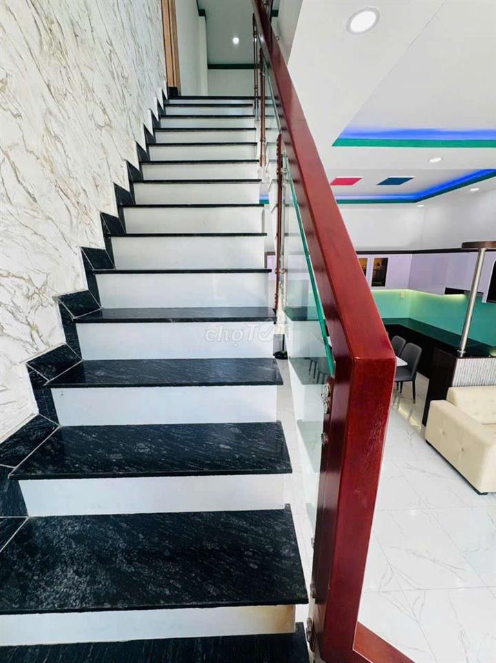 Nhà mới xây dọn vô ở ngay gần chợ Mỹ Hạnh Nam-SHR