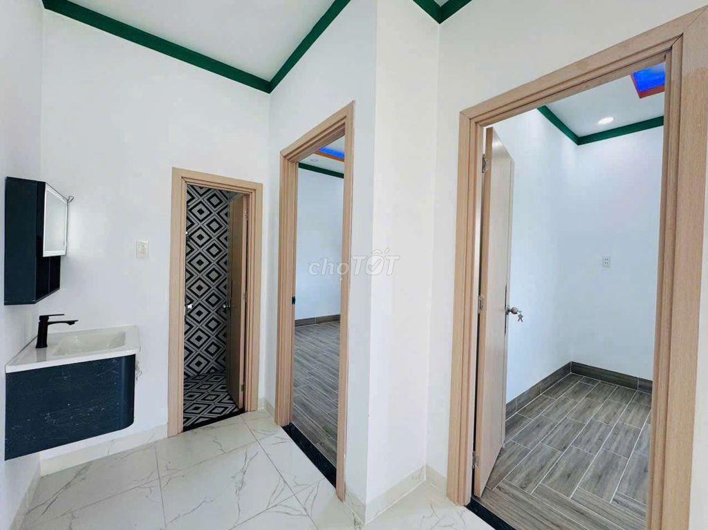 Nhà mới xây dọn vô ở ngay gần chợ Mỹ Hạnh Nam-SHR