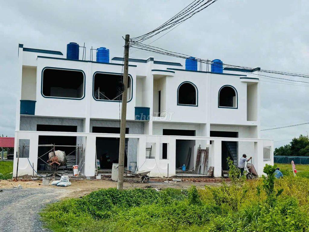 Nhà xinh mới xây xong dọn vô ở ngay DT 52m2,3PN trung tâm Mỹ Hạnh