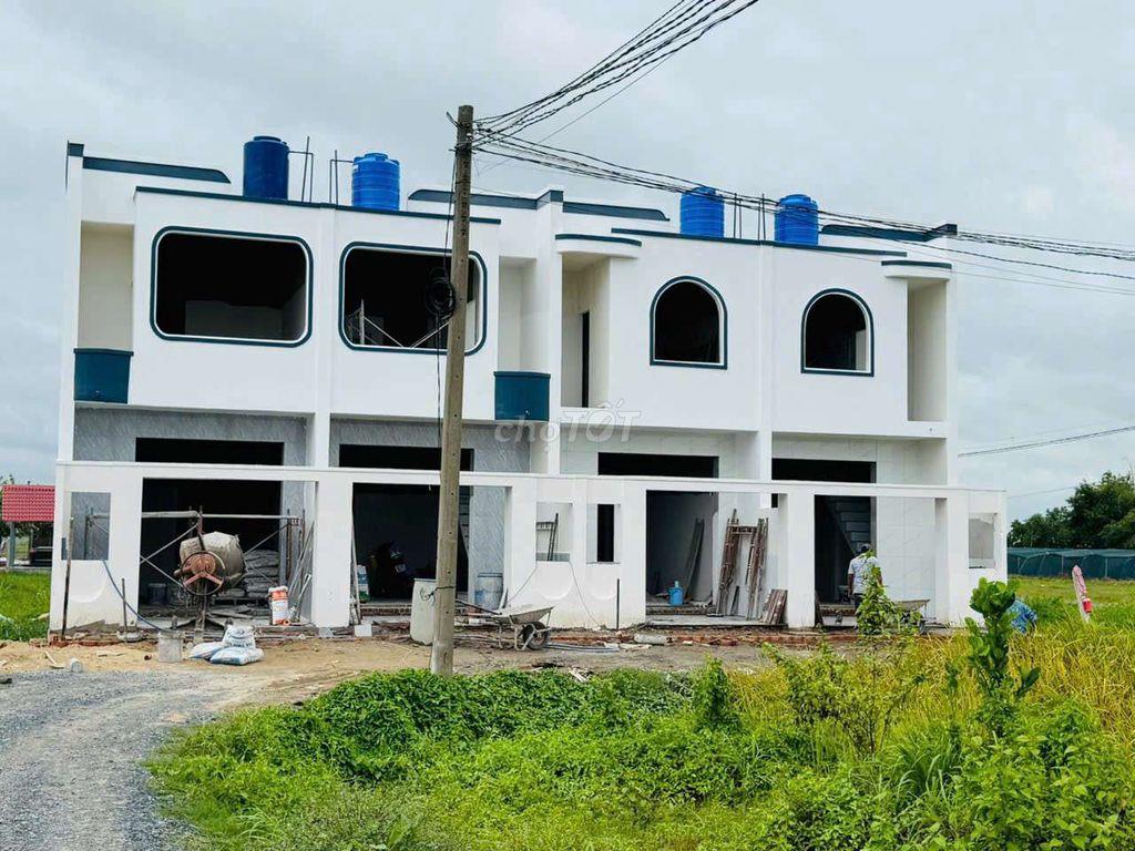 Nhà xinh mới xây xong dọn vô ở ngay DT 52m2,3PN trung tâm Mỹ Hạnh