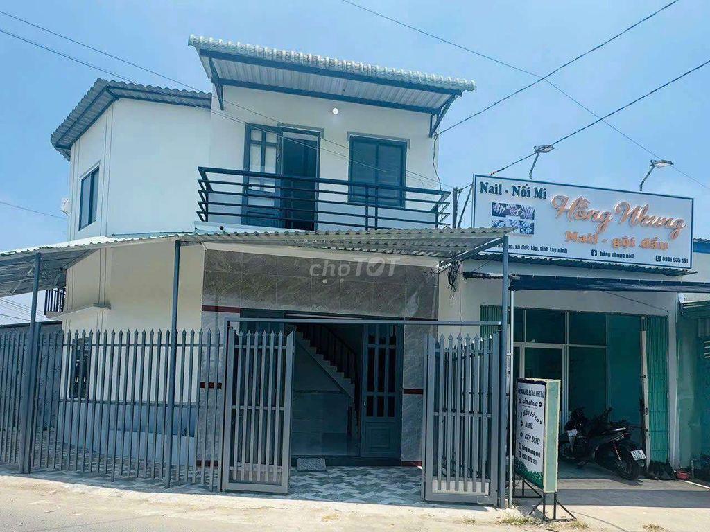 Nhà đẹp gốc 2MT mới xây dọn vào ở ngay 45M2,SHR,gần chợ Mỹ Hạnh 