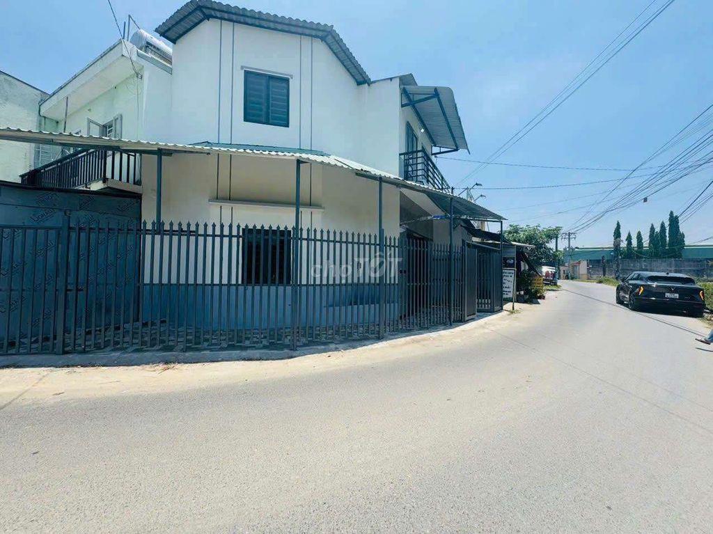 Nhà đẹp gốc 2MT mới xây dọn vào ở ngay 45M2,SHR,gần chợ Mỹ Hạnh 