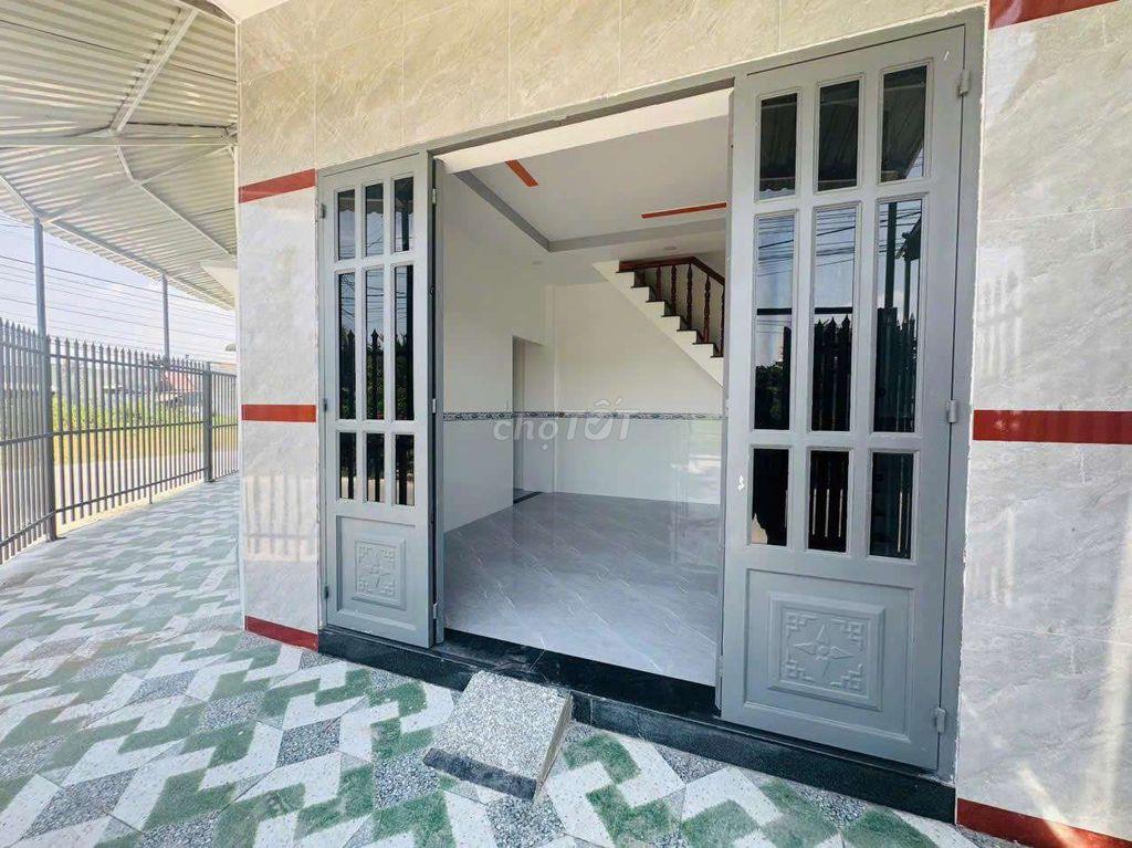 Nhà đẹp gốc 2MT mới xây dọn vào ở ngay 45M2,SHR,gần chợ Mỹ Hạnh 