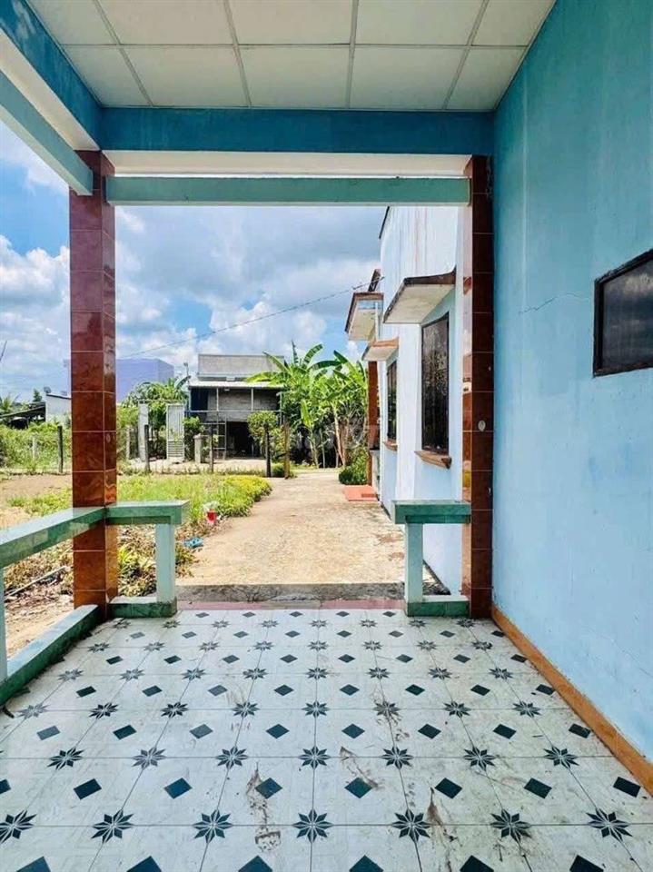 cần bán gấp căn nhà vườn 796m thô cu  đường xe hoi