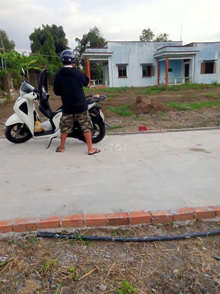 cần bán gấp căn nhà vườn 796m thô cu  đường xe hoi