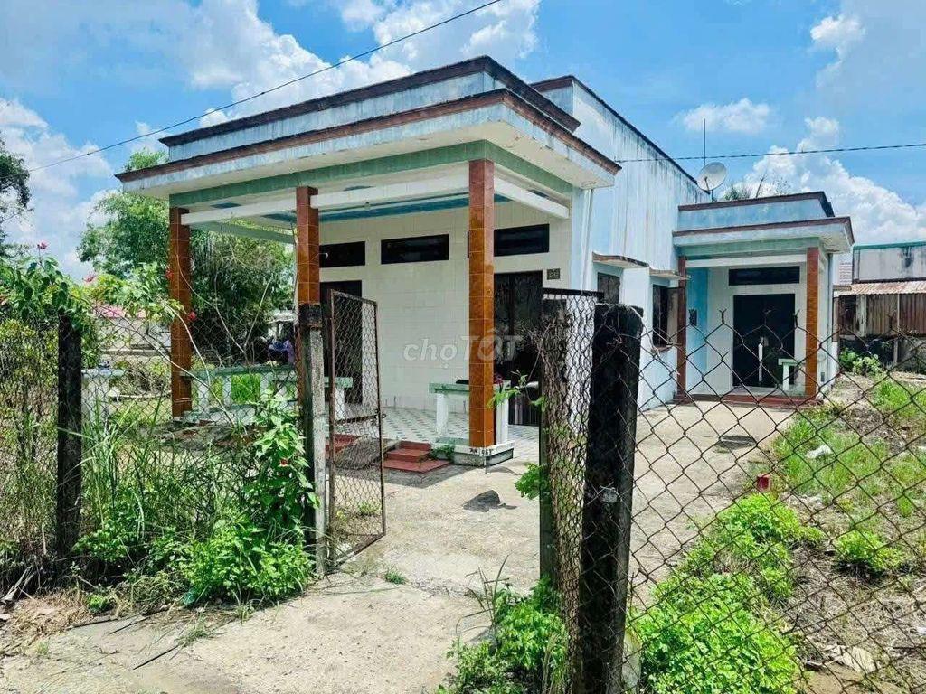 cần bán gấp căn nhà vườn 796m thô cu  đường xe hoi