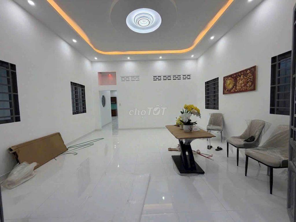 cần bán gấp nhà và đất 300thổ cư  xá Phước Lâm 
