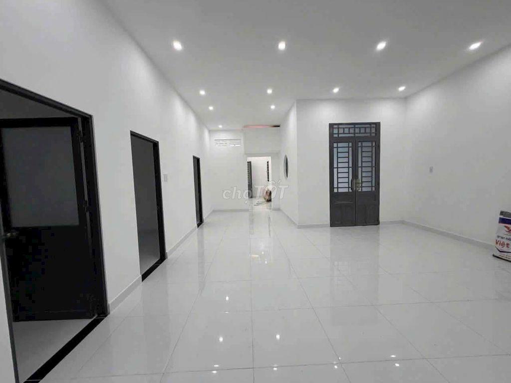 cần bán gấp nhà và đất 300thổ cư  xá Phước Lâm 