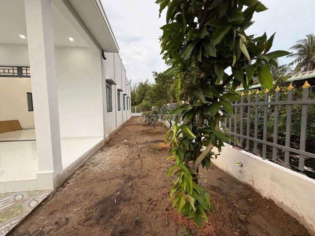 cần bán gấp nhà và đất 300thổ cư  xá Phước Lâm 