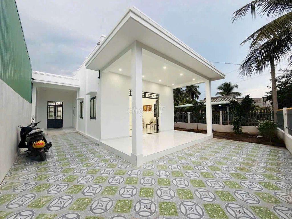 cần bán gấp nhà và đất 300thổ cư  xá Phước Lâm 
