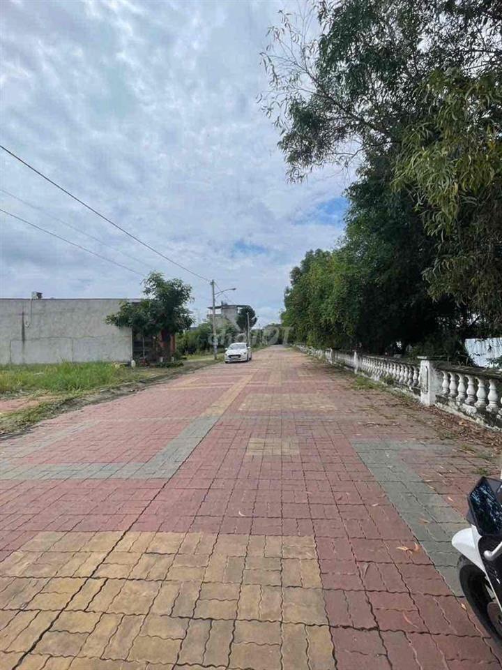 NGỘP BANK BÁN GẤP LÔ ĐẤT CÁT TƯỜNG PHÚ SINH 8x20 VIEW BỜ HỒ GIÁ 1,9tỷ