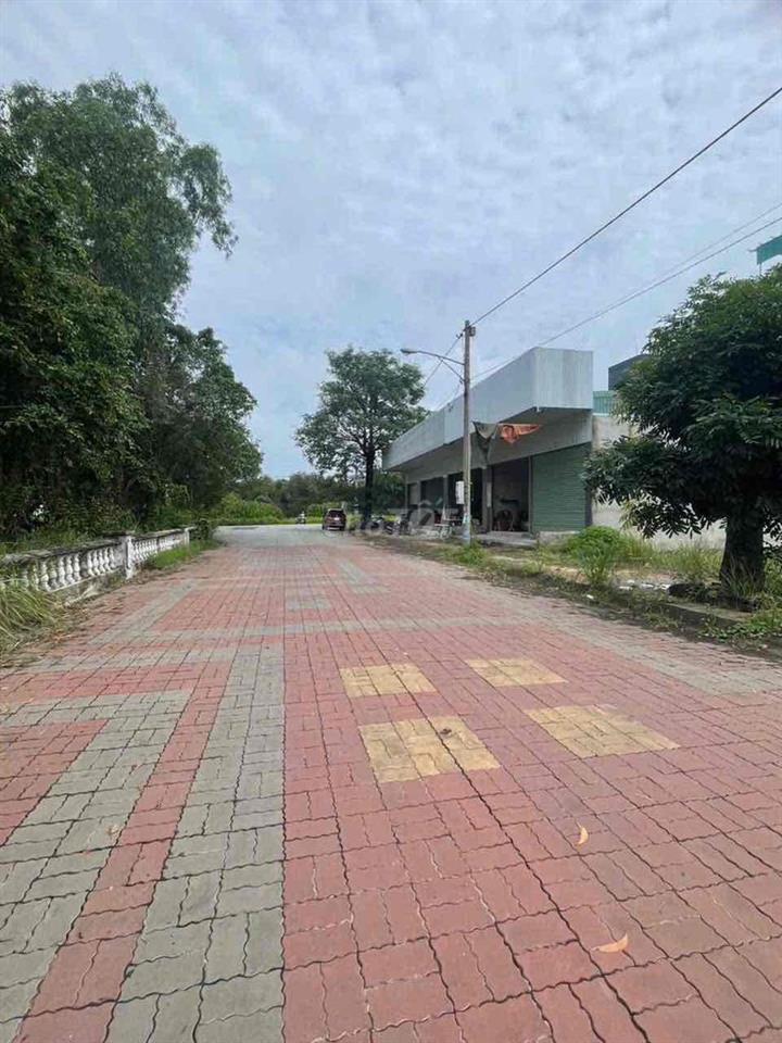 NGỘP BANK BÁN GẤP LÔ ĐẤT CÁT TƯỜNG PHÚ SINH 8x20 VIEW BỜ HỒ GIÁ 1,9tỷ