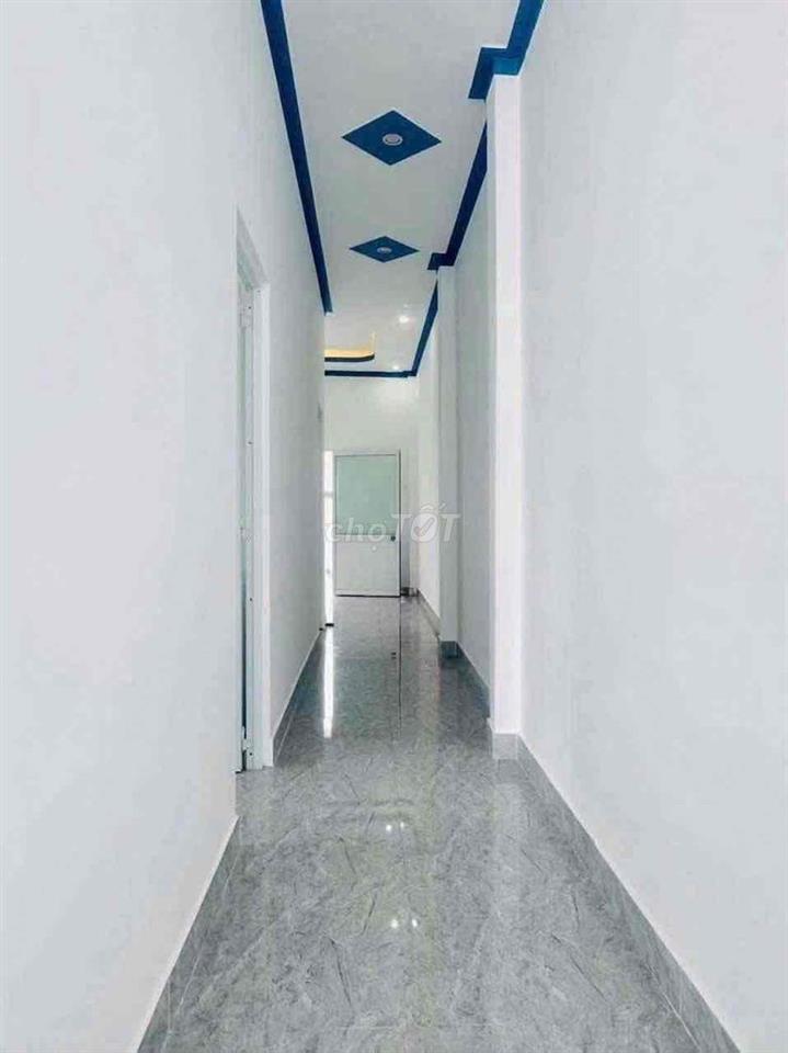Nhà mặt tiền đường nhựa gần ngã ba tân kim chủ đang ngộp