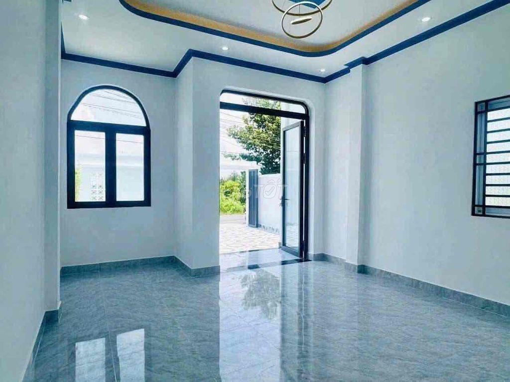 Nhà mặt tiền đường nhựa gần ngã ba tân kim chủ đang ngộp
