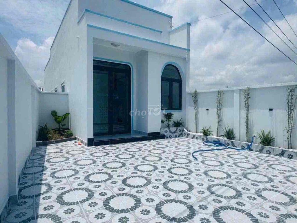 Nhà mặt tiền đường nhựa gần ngã ba tân kim chủ đang ngộp