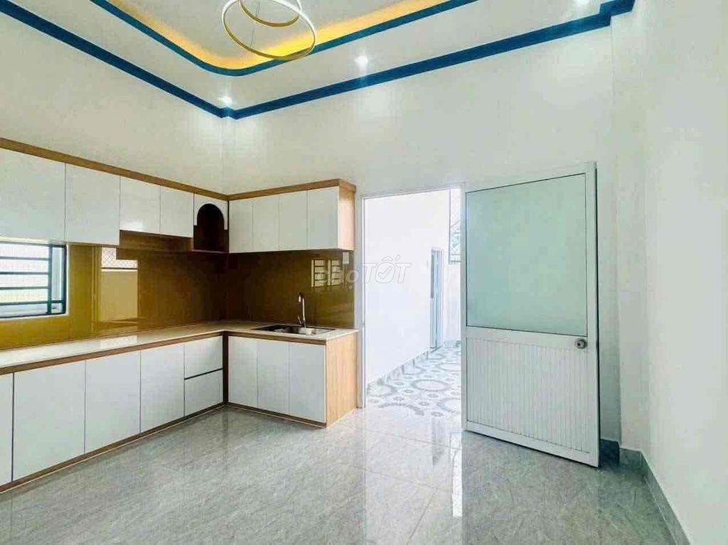 Nhà mặt tiền đường nhựa gần ngã ba tân kim chủ đang ngộp