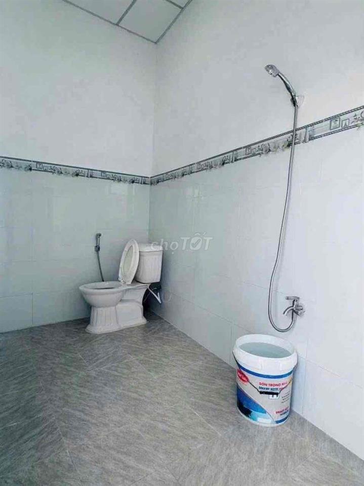 Nhà mặt tiền đường nhựa gần ngã ba tân kim chủ đang ngộp