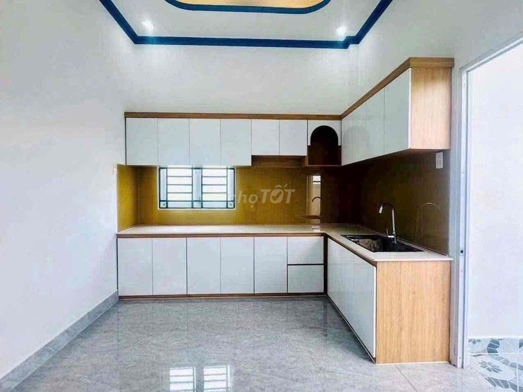 Nhà mặt tiền đường nhựa gần ngã ba tân kim chủ đang ngộp