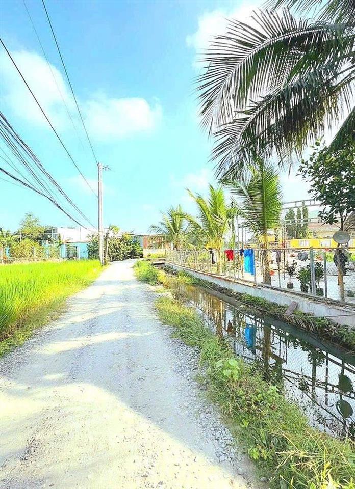 quá rẻ, 550tr sở hữu 410m2 đất có 100m2 thổ View Kênh
