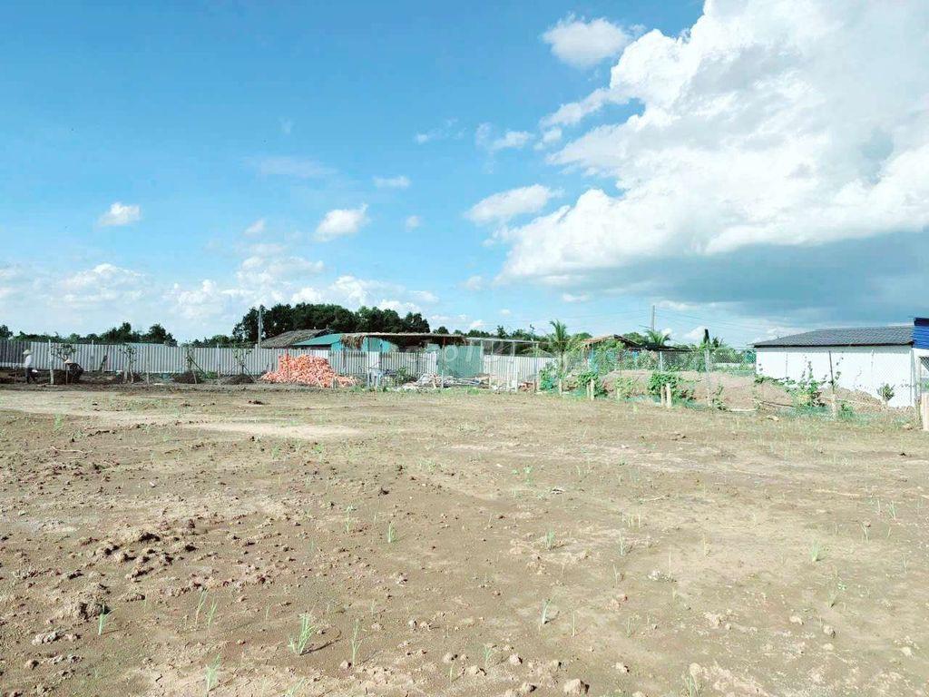 hàng ngộp. 148.6m² đất thổ cư view kênh đường 6m chốt 340tr