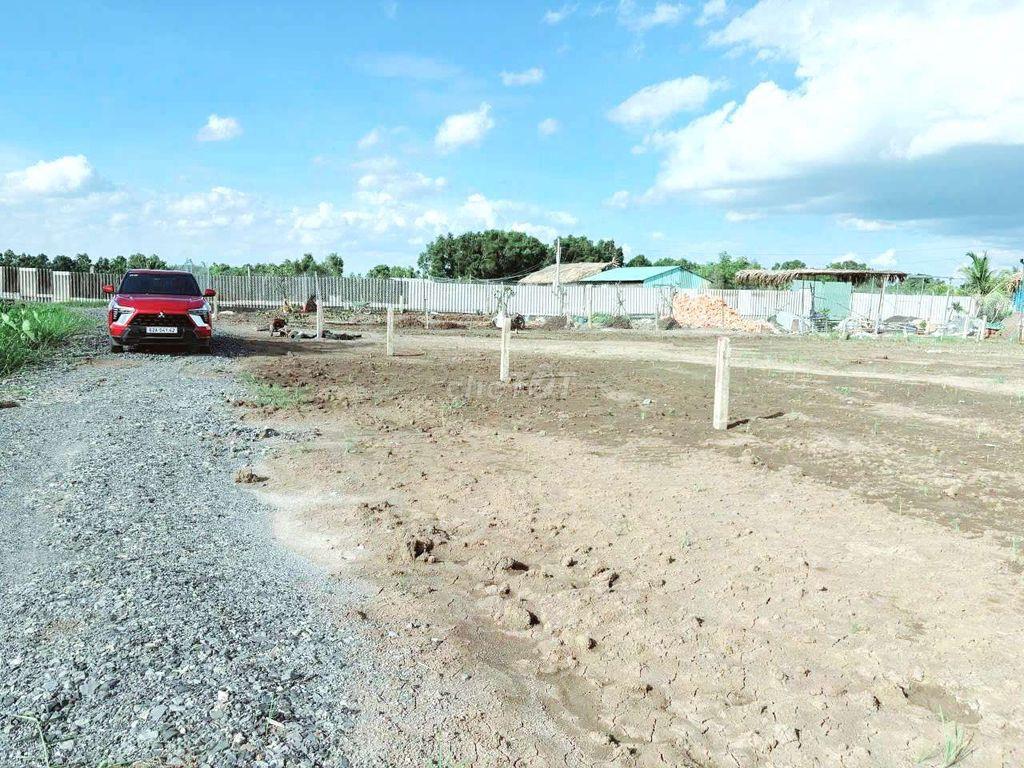 hàng ngộp. 148.6m² đất thổ cư view kênh đường 6m chốt 340tr