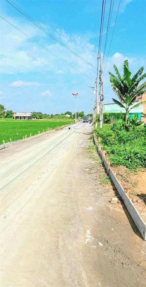 hàng ngộp. 148.6m² đất thổ cư view kênh đường 6m chốt 340tr