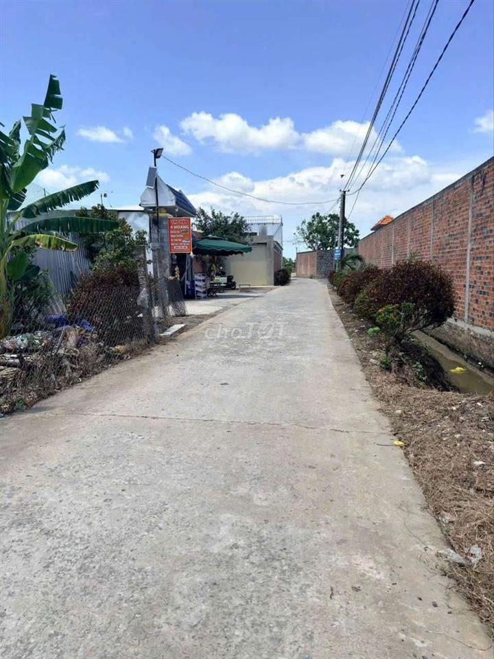 Hàng ngộp, chỉ 1.35 tỷ sở hữu 569m² đất thổ vườn