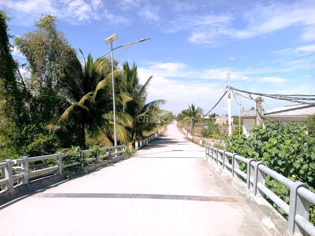 Hàng thơm, nhà vườn 540m² view kênh cực đẹp, 950Tr