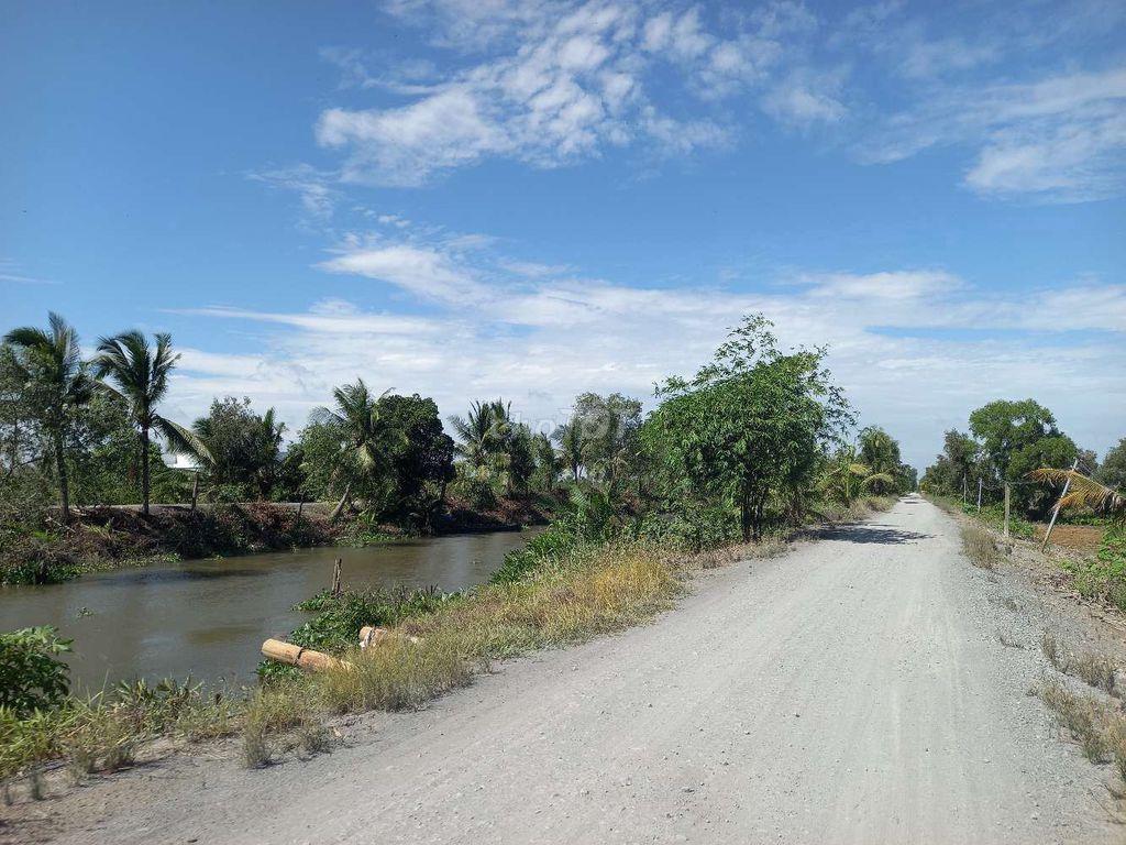 Hàng thơm, nhà vườn 540m² view kênh cực đẹp, 950Tr